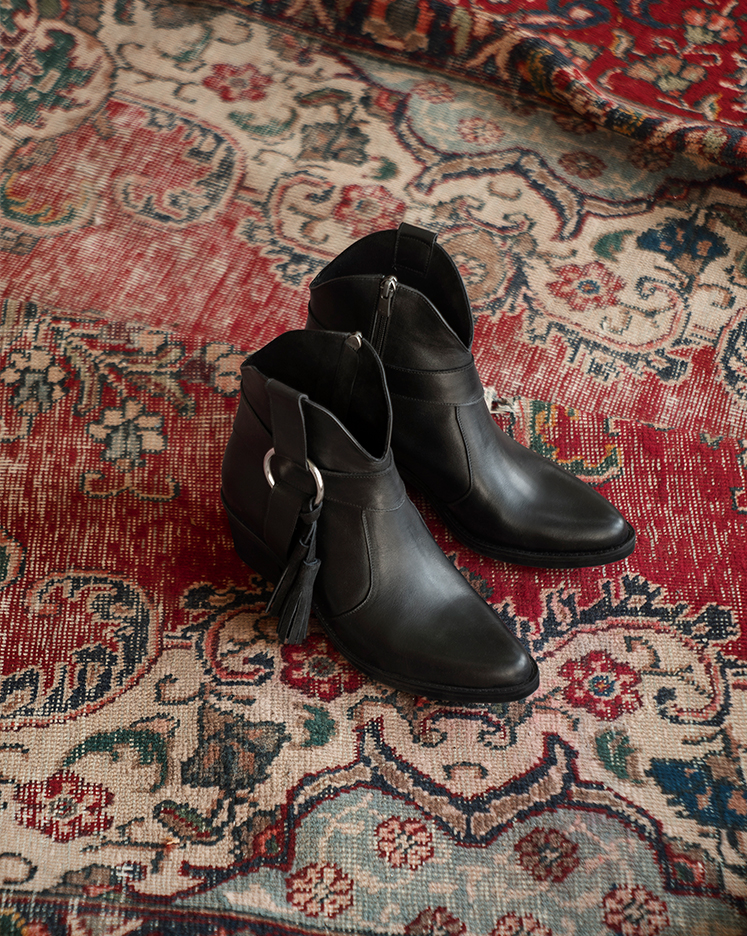 White Buffalo Leather Shoes and Bags - کیف و کفش چرم بوفالو سفید بوت