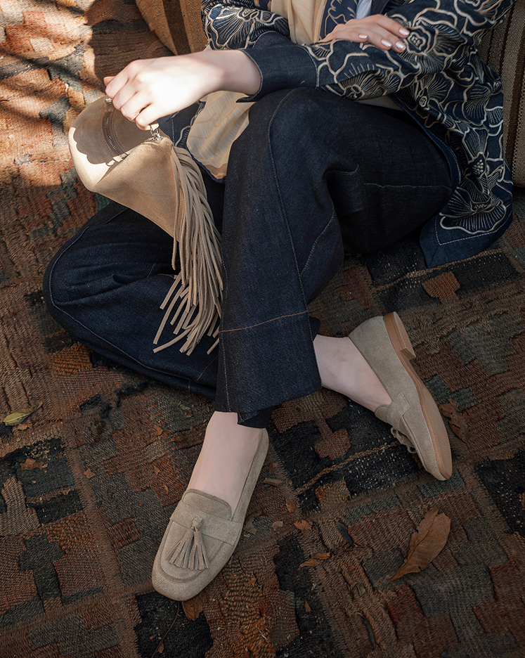 White Buffalo Leather Shoes and Bags - کیف و کفش چرم بوفالو سفید کفش تخت